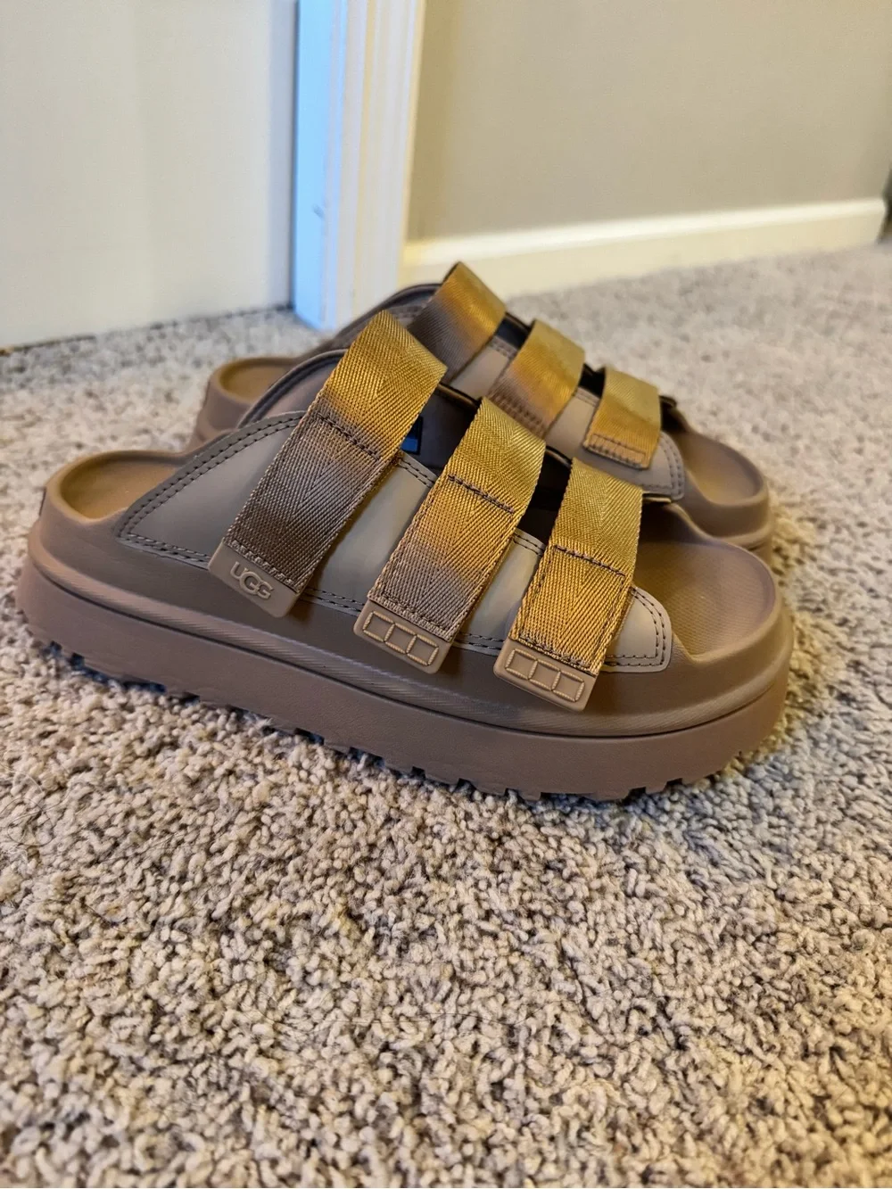 Ugg platform sandal